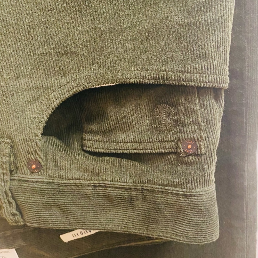 Relaxed Fit 5-Pocket Corduroy Pant in Olive